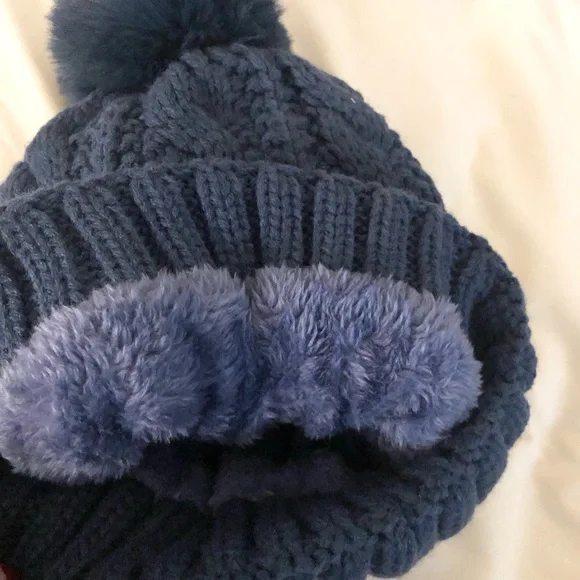 UGG Navy Blue Cable Knit Beanie and Scarf Set - Picture 4 of 6